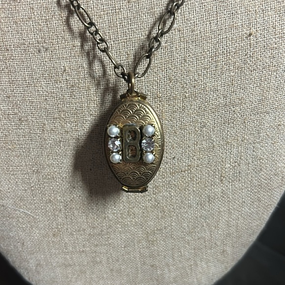 Lenora Dame Vintage Guilded Folding Locket Necklace - Picture 2 of 5